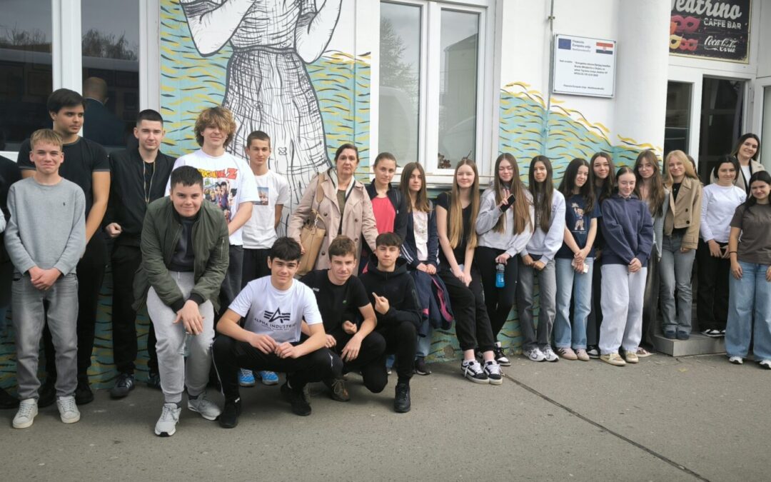 Naši osmaši uživali u predstavi Mali princ u Dječjem kazalištu u Osijeku