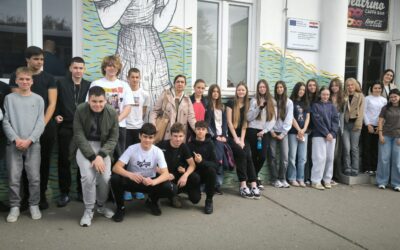 Naši osmaši uživali u predstavi Mali princ u Dječjem kazalištu u Osijeku