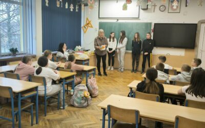 UČENICI NA SATU BIOLOGIJE ISTRAŽIVALI KRETANJE ŽIVIH BIĆA I NAČINE PREHRANE